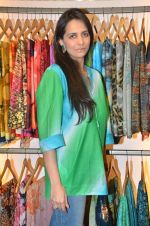 at Anjana Khutalia paints designer Pria Kataria Puri in Satya Paul Store on 16th Feb 2012 (58).JPG